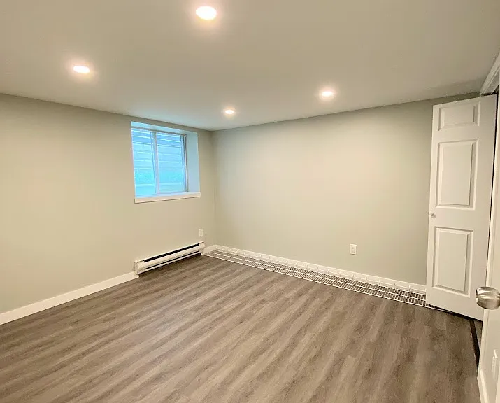 203 Elmwood Ave E — Photo 10
