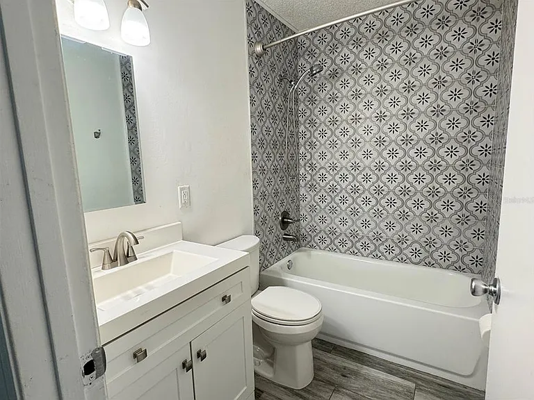 215 Fernwood St — Photo 13