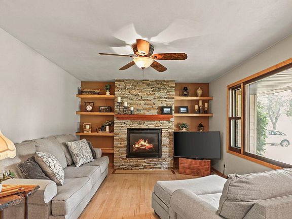 2nd image of 2905 Greenway Trl