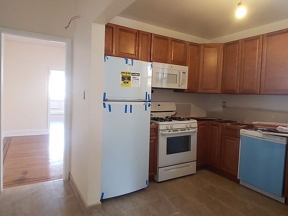 3rd image of 2061 42nd St #1