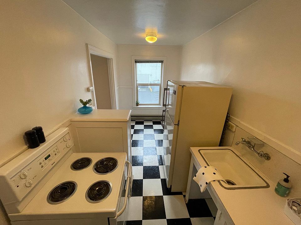 1st image of 4555 15th Ave NE APT 112