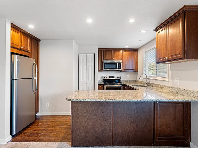 Bayshore Vista Apartments — Photo 6