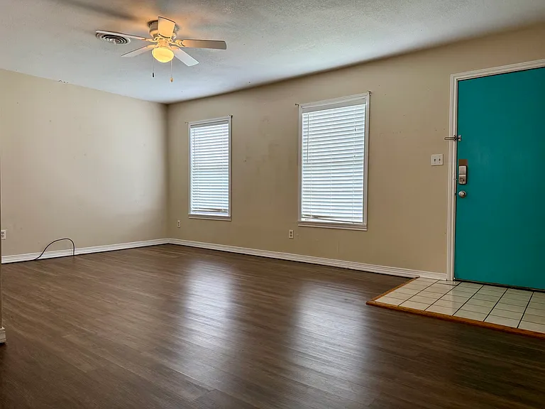 1219 Hazelwood St — Photo 6