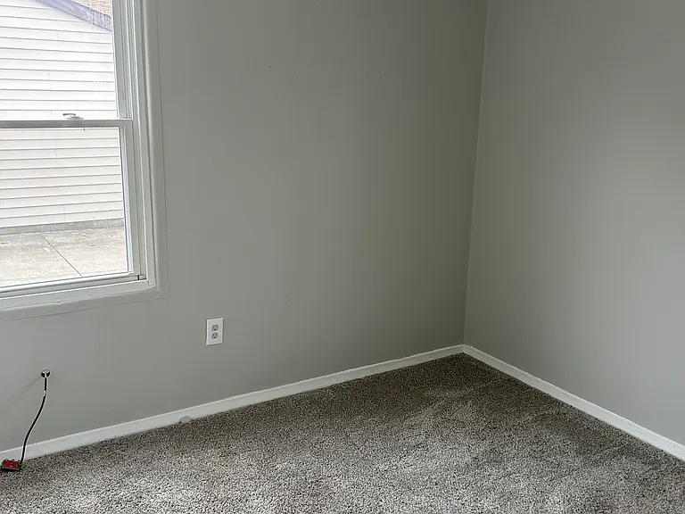 2982 Laverne Dr — Photo 9