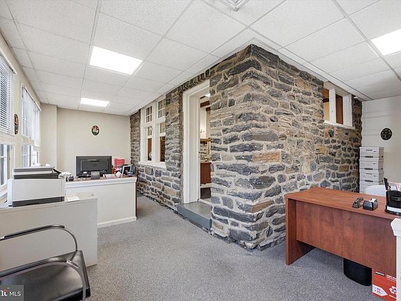 5th image of 502 Darby Rd