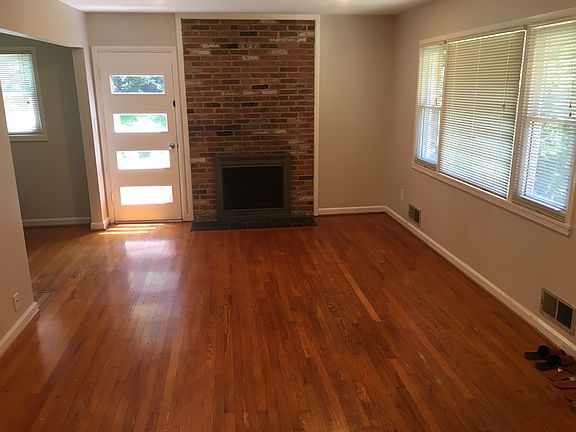 4th image of 1115 Westbriar Ct NE
