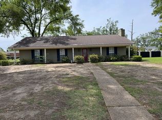610 Aubrey Cir S, Greenwood, MS 38930