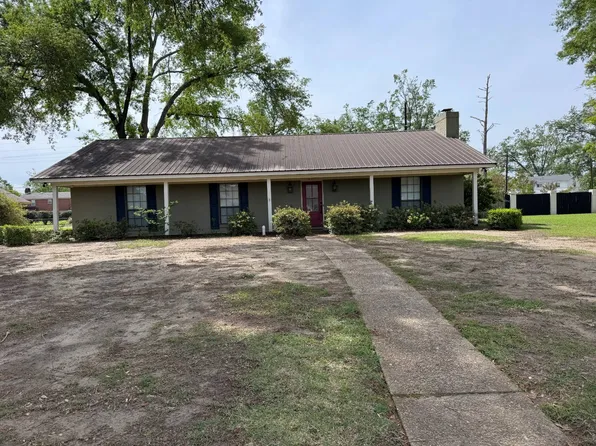 610 Aubrey Cir S, Greenwood, MS 38930