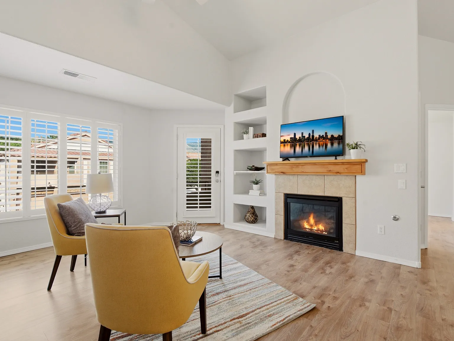 2 bed, 1055 sqft, $2,100 — Photo 4