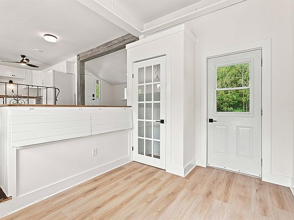 2nd image of 2386 Greenfield Rd