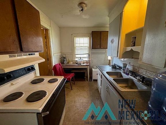 2nd image of 908 Calhoun St