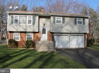 12 Hagemount Ave, Hightstown, NJ 08520