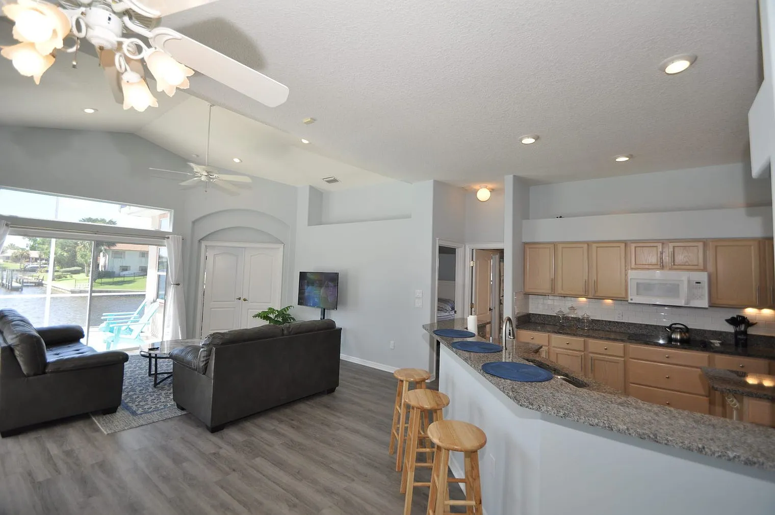 4 bed, 3.0 bath, 2798 sqft, $6,299 — Photo 4