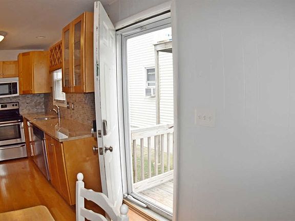 4th image of 913 Pleasure Ave #1