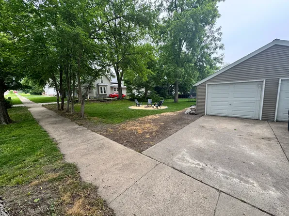 721 W 20th St #1, Cedar Falls, IA 50613