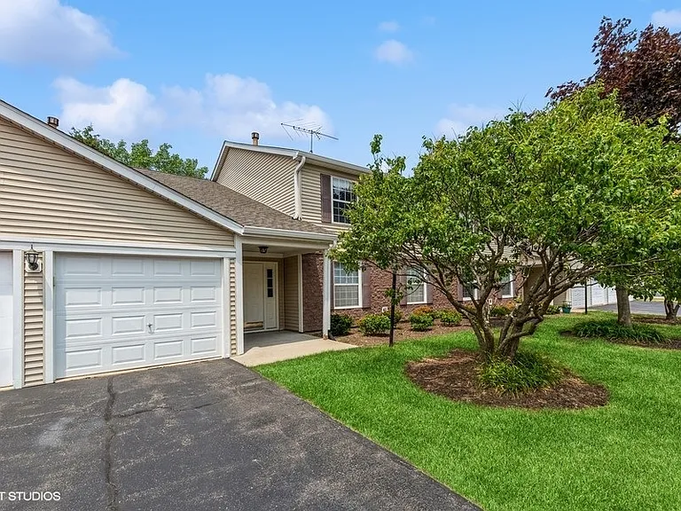 302 Newport Ln #B2 — Photo 1