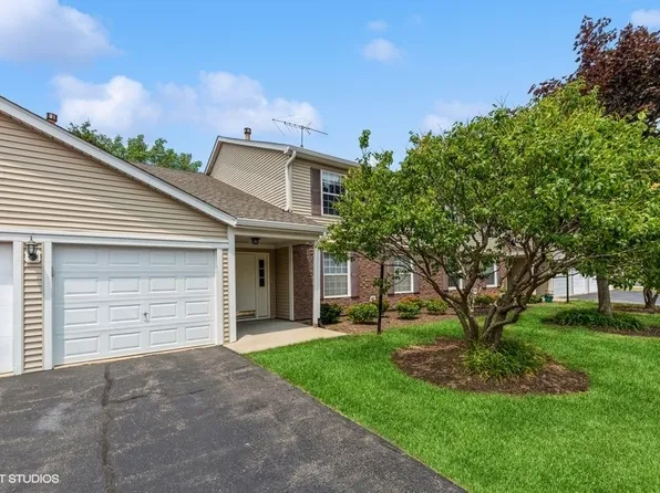 302 Newport Ln APT B2, Bartlett, IL 60103