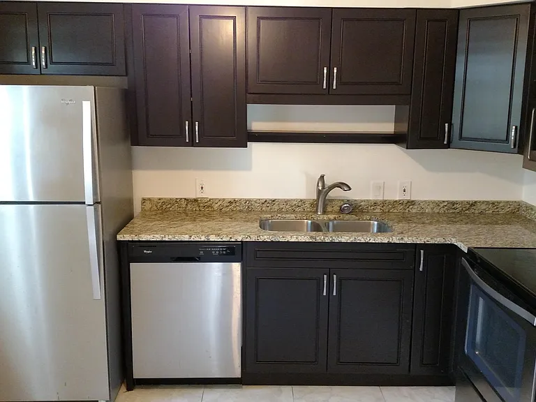 630 SW 7th Ave #12 — Photo 3