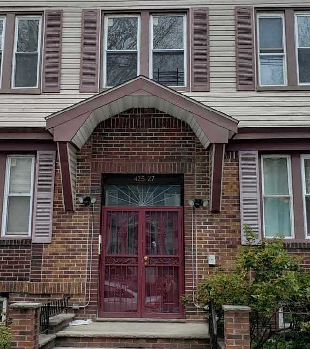 1st image of 425-427 Leslie St #2L