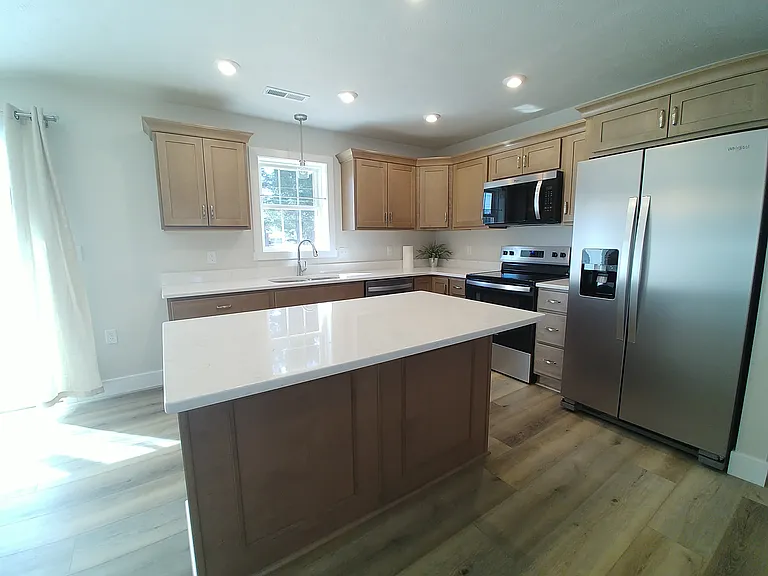 1421 W Todd Ln — Photo 2