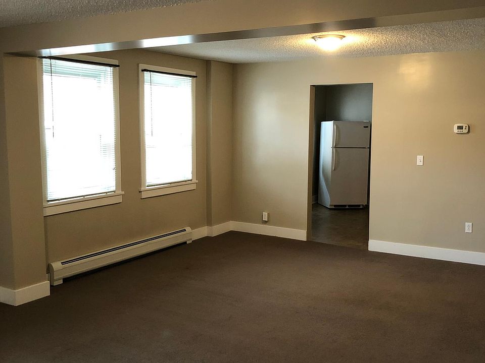 Living room/dining room view from entrance.