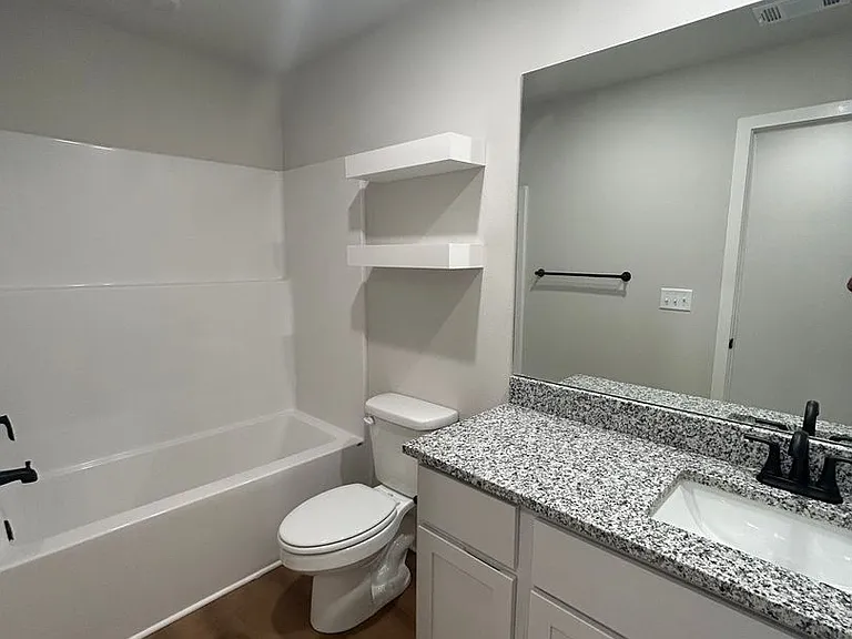 621-623 Cosmos St — Photo 18