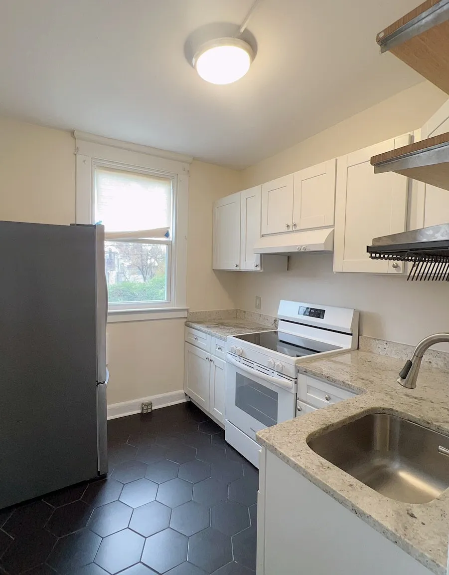 2307 Windsor Avenue — Photo 2