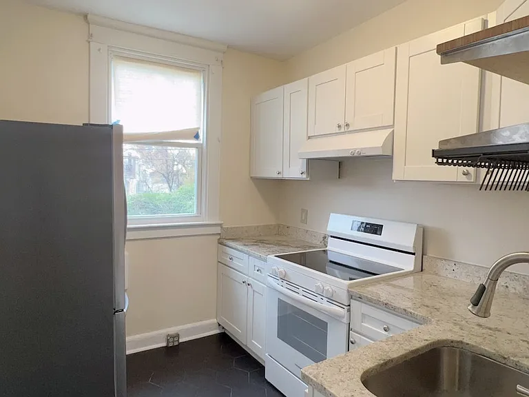 2307 Windsor Ave — Photo 2