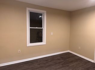 8 Oak Ln, Trenton, NJ
