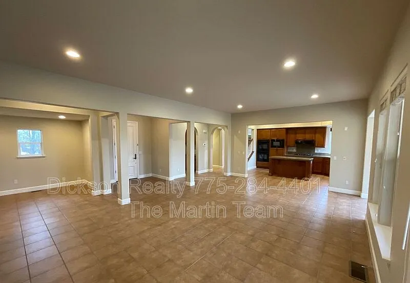 4 bed, 3.5 bath, 2904 sqft, $3,950 — Photo 3