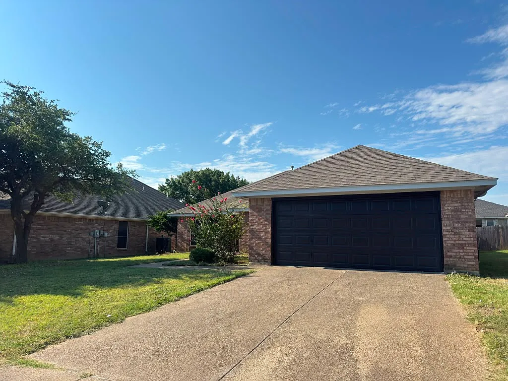 3 bed, 1841 sqft, $2,095 — Photo 3