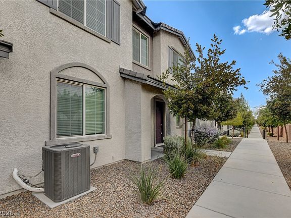 2nd image of 20 Barbara Ln #11