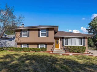 1071 Emerald Dr, Aurora, IL 60506