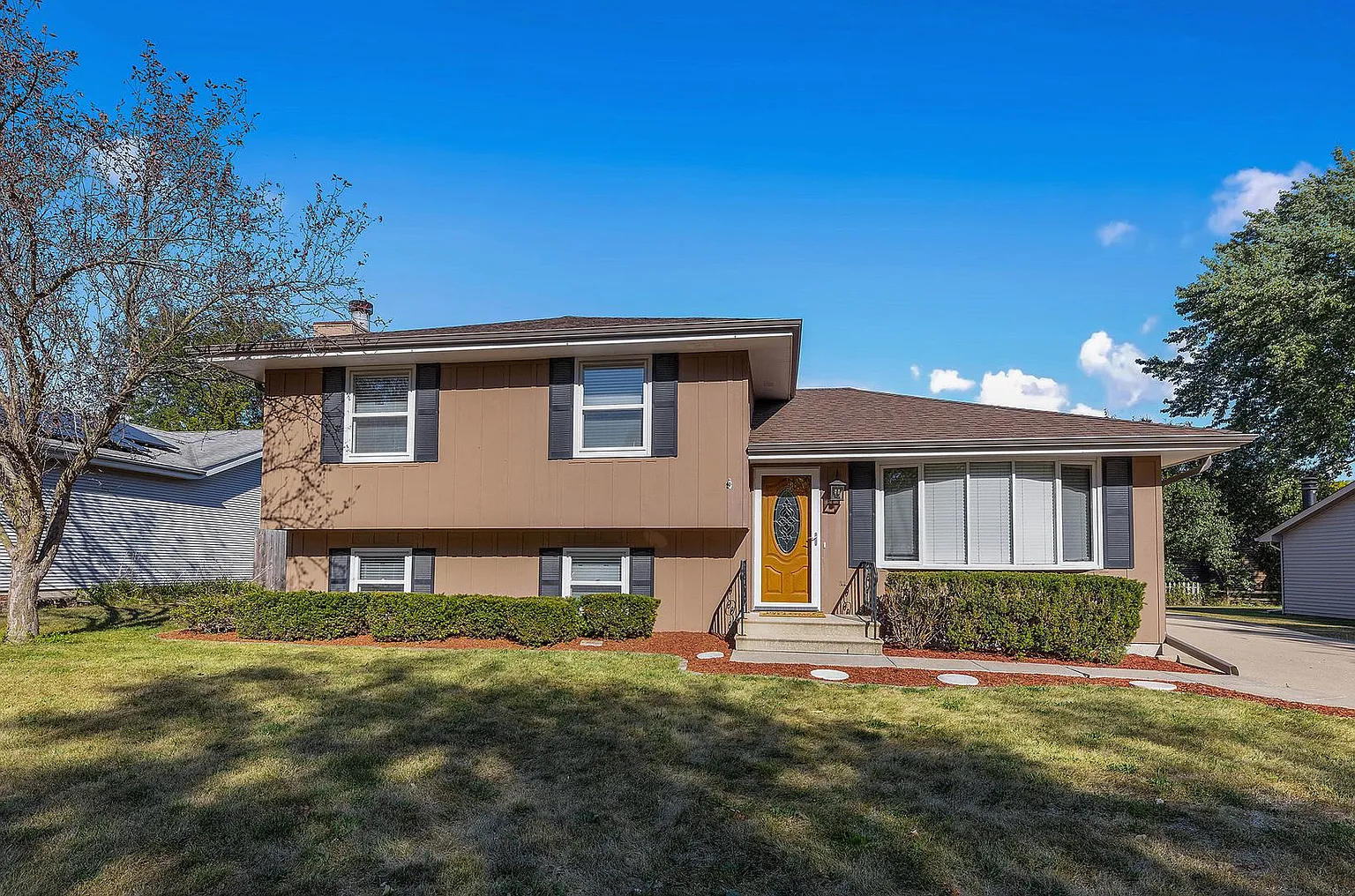 1071 Emerald Dr photo 1