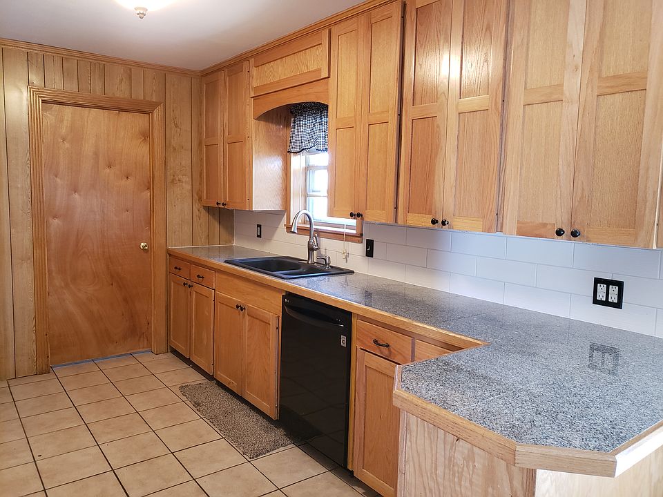2nd image of 700 Circle Dr