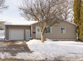 1745 Key Way Dr, Dubuque, IA 52002