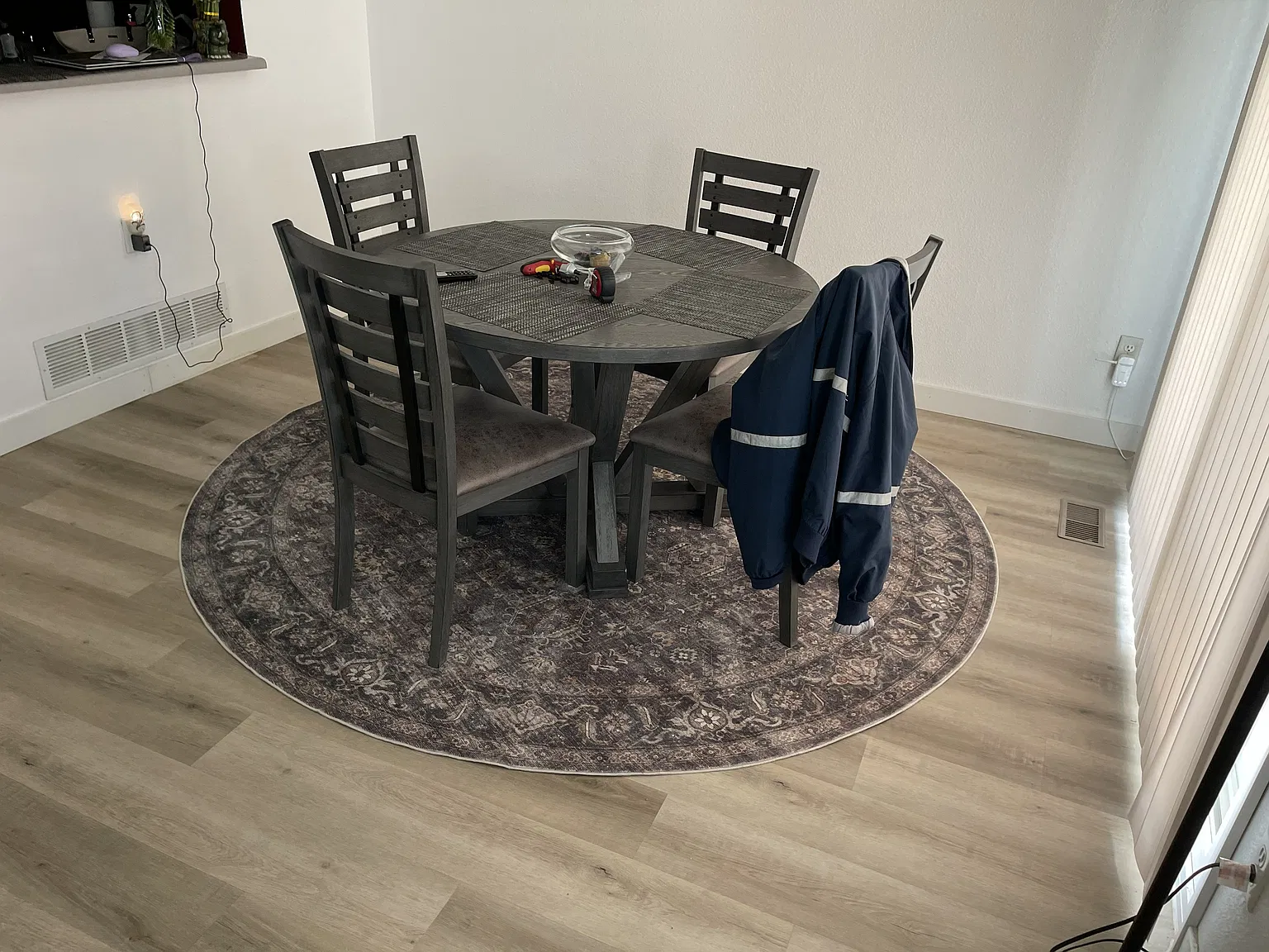 2 bed, 1860 sqft, $850 — Photo 2