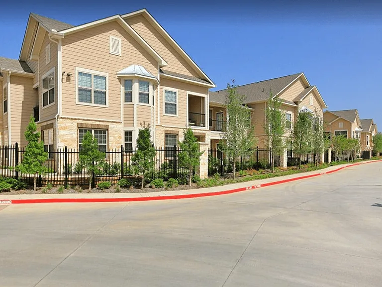 Trinity Bell Gardens Apartments — Photo 3