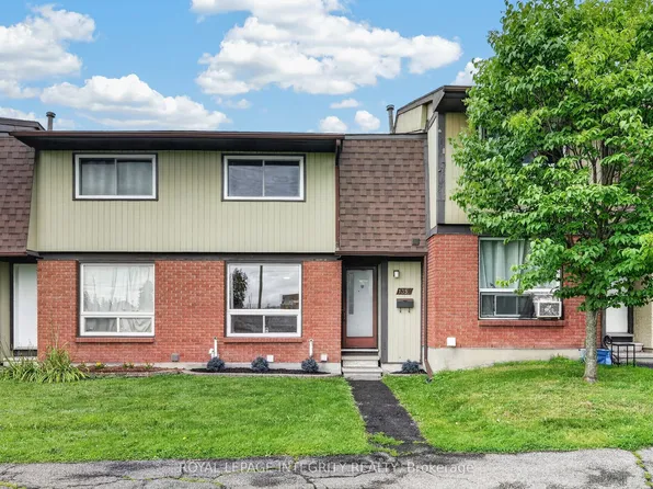 1352 Bakker Ct, Ottawa, ON K1C 2K4