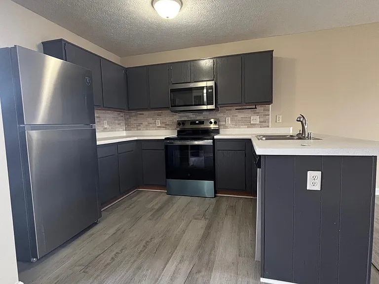 Cardinal Creek Apartments — Photo 24