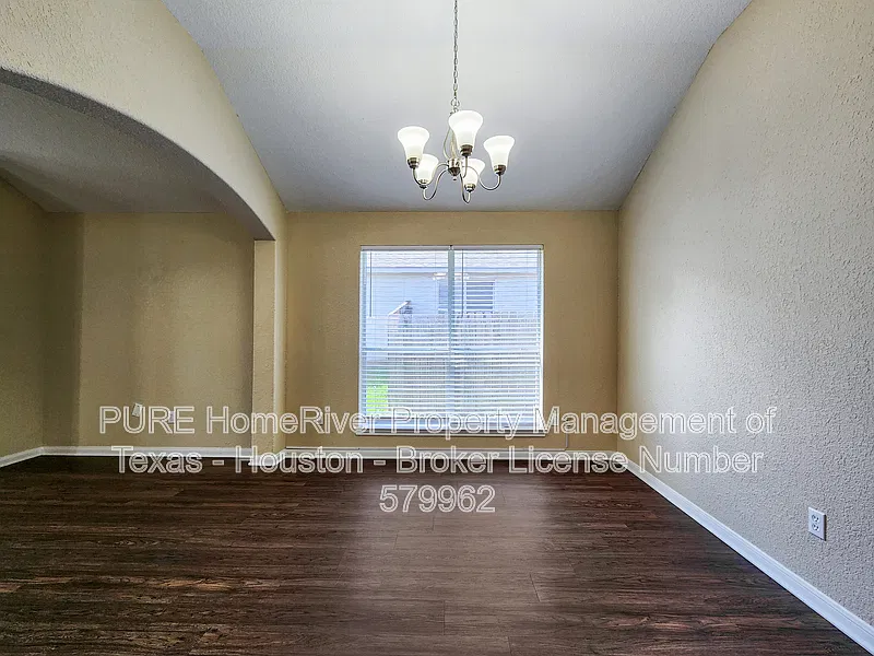 3 bed, 2.0 bath, 1870 sqft, $1,955 — Photo 4