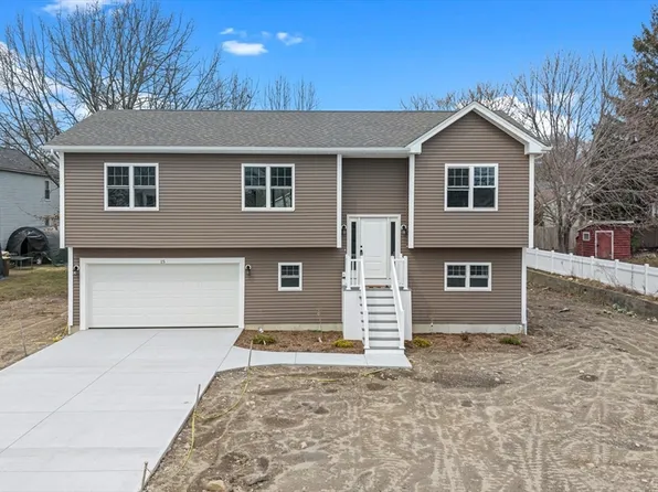 15 Jean St, Acushnet, MA 02743