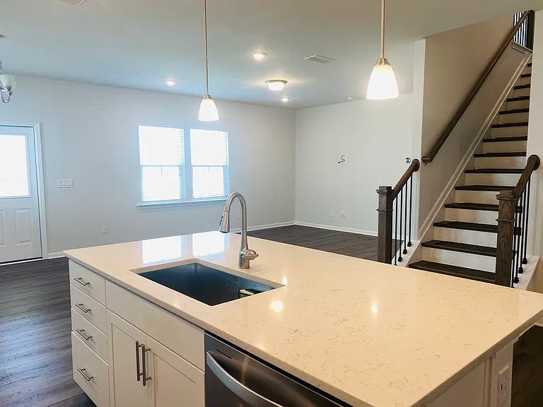 1312 Hollyview Ave — Photo 9