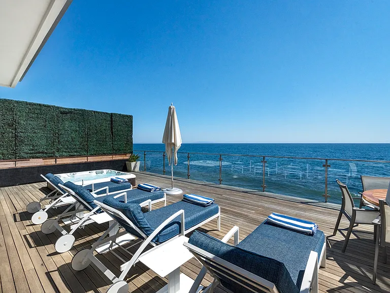 24380 Malibu Rd — Photo 1