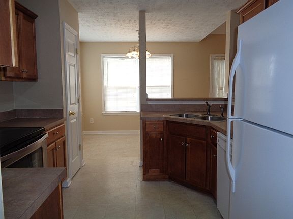 3rd image of 308 Schoolhouse Ct