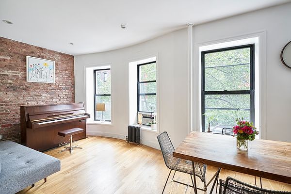 1st image of 40 Stuyvesant St APT 4