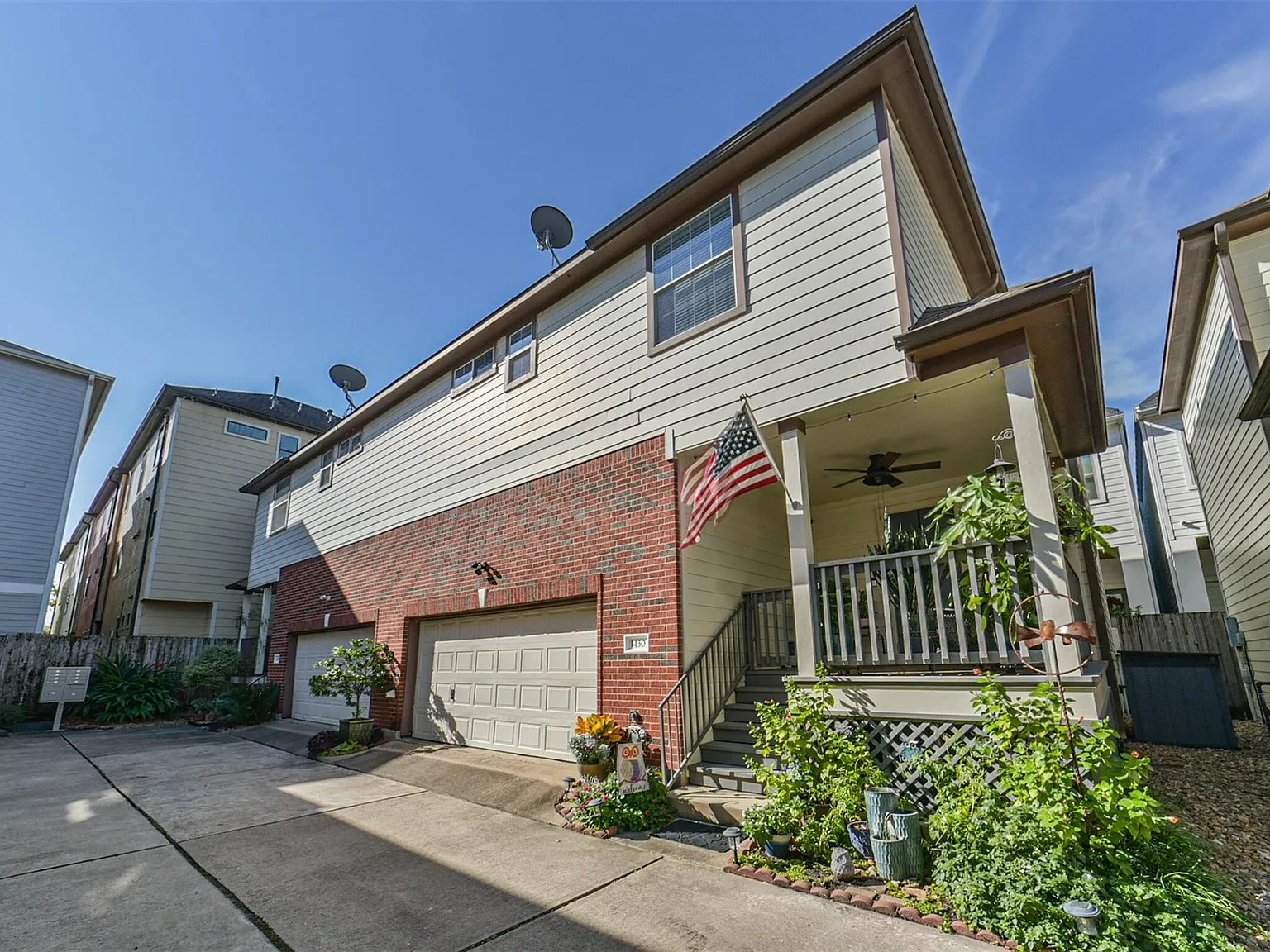 3 bed, 2.5 bath, 2031 sqft, $2,700 — Photo 2