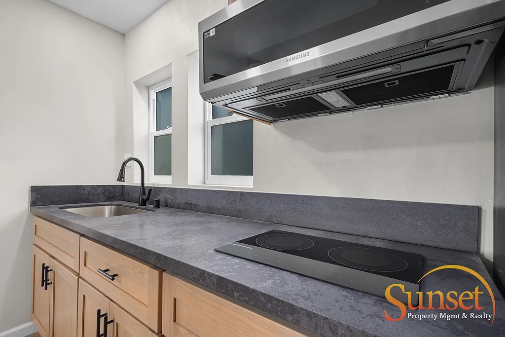 2 bed, 650 sqft, $1,995 — Photo 3