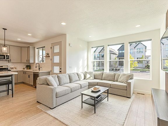 2nd image of 4392 W Bergen Ln