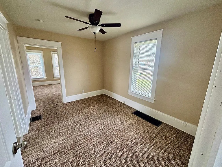 158 1/2 16th St NW #158-1/2 — Photo 8